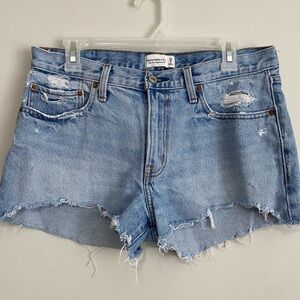 NWOT | Distressed Denim Shorts | Frayed Shorts | Light-wash| Stretchy denim